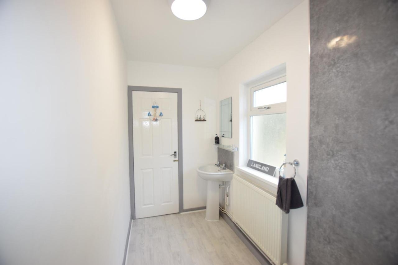 1 Bedroom Holiday Let In The Heart Of West Wales คาร์มาเทน ภายนอก รูปภาพ