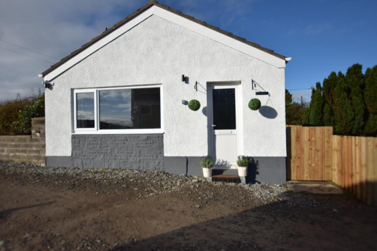 1 Bedroom Holiday Let In The Heart Of West Wales คาร์มาเทน ภายนอก รูปภาพ